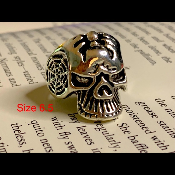 Skull ring - Picture 1 of 4